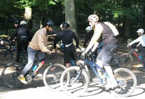8X fra Baltorpskolen har været på mountainbike tur i skoven sammen med direktøren for LTECH